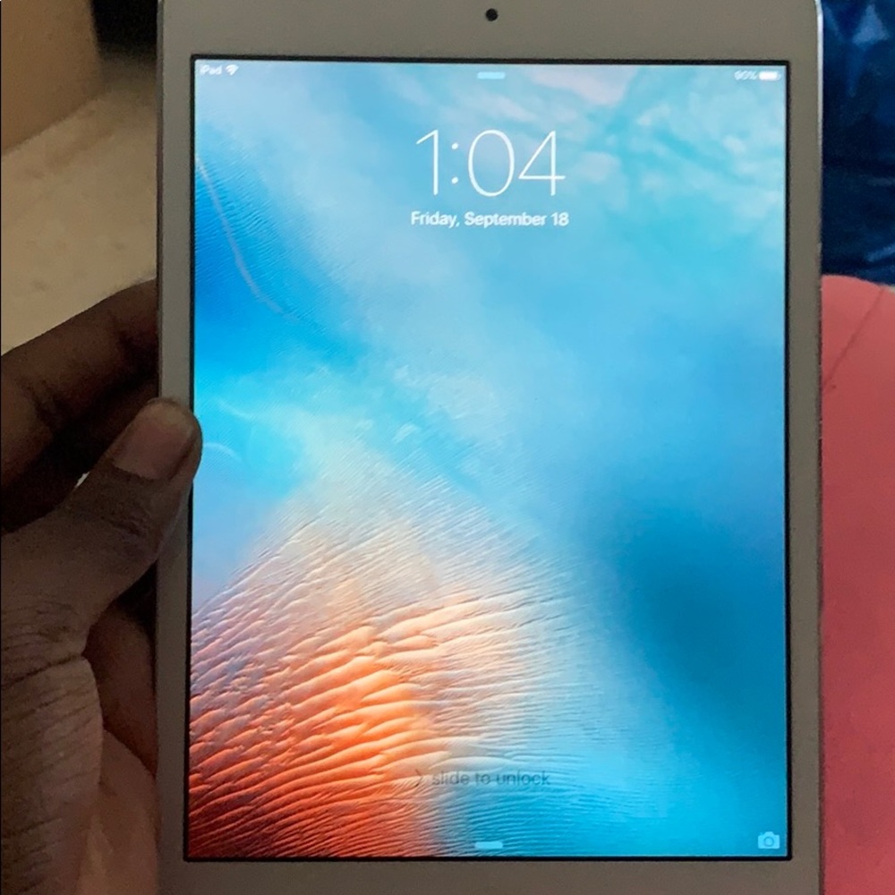 Ipad - Picture 3 of 3